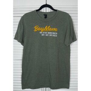 Boy Mom‎ Outnumbered by My Dudes Anvil Lightweight Tee Size M